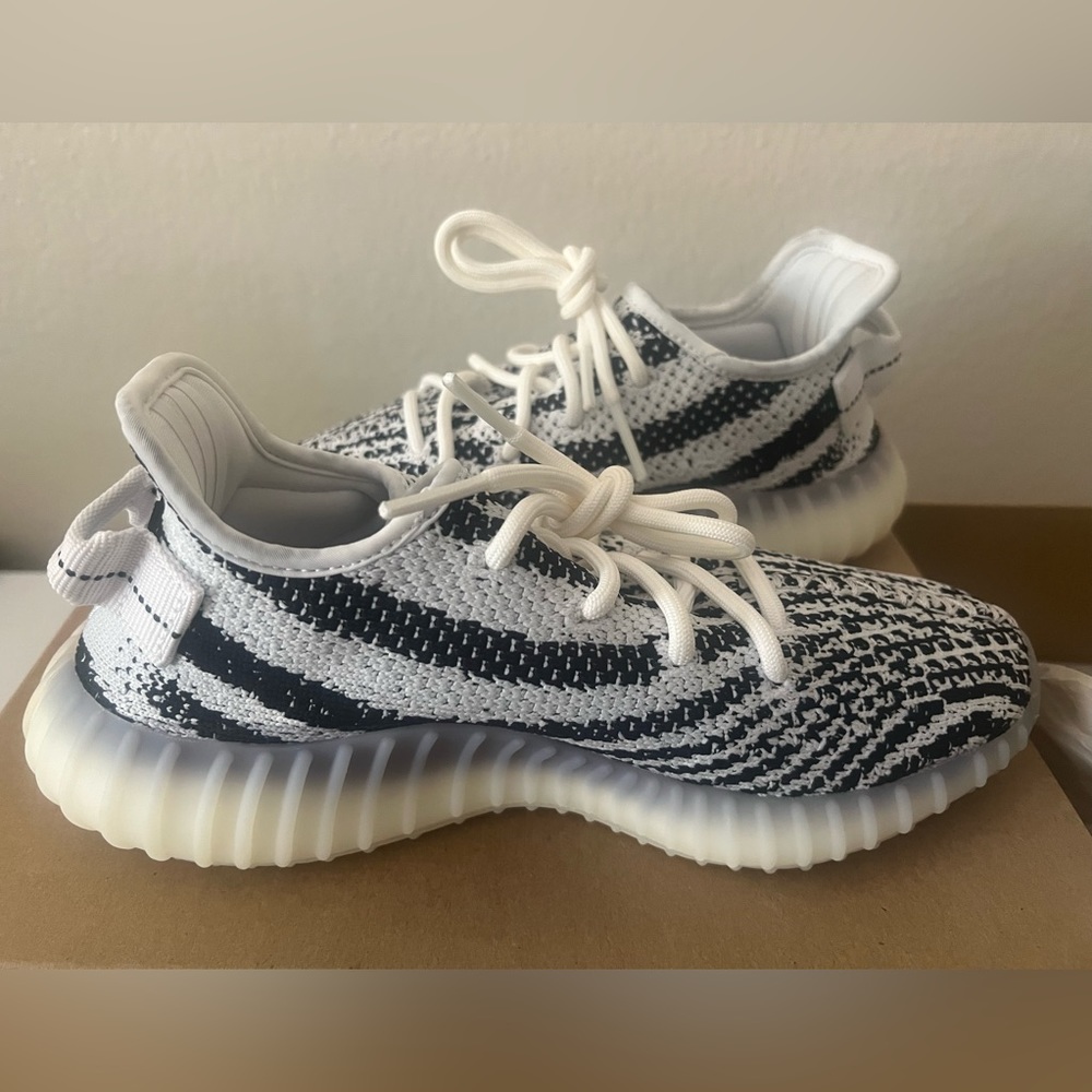 Yeezy Boost 350 v2 zebra